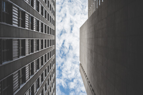 cloudy-sky-between-two-skyscrapers-buildings-picjumbo-com